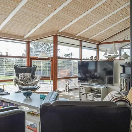 Three-bedroom In بيت للعطل